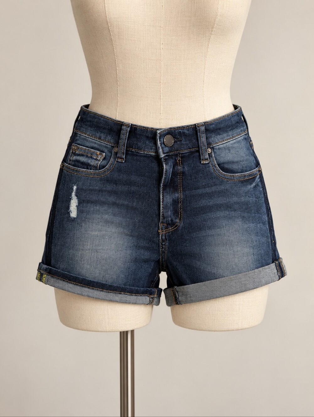 Lolë Denim Shorts – New With Tags – Size 25Brand new with tags! Stylish Lolë d